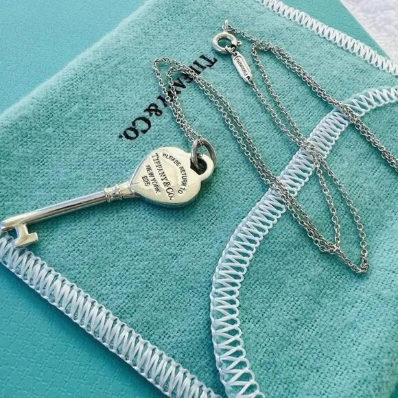 Like New, Return to Tiffany Heart Key Necklace - Picture 2 of 6